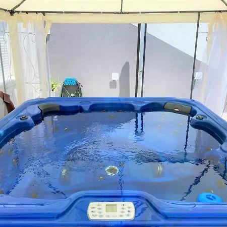 Lux Sea Shell With Jacuzzi ماكارسكا