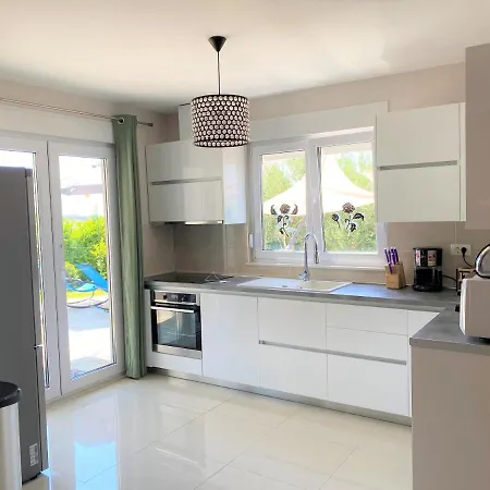 Lux Sea Shell With Jacuzzi ماكارسكا