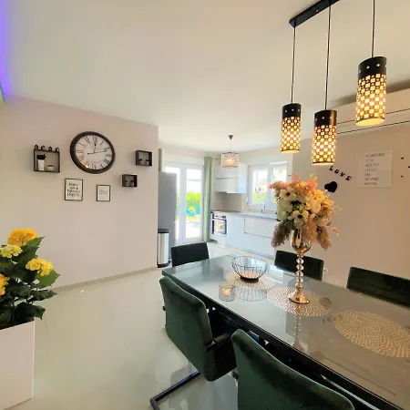 Lux Sea Shell With Jacuzzi Apartament
