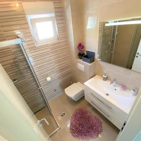 Lux Sea Shell With Jacuzzi *