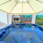 דירה Lux Sea Shell With Jacuzzi מאקרסקה