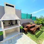 Lux Sea Shell With Jacuzzi מאקרסקה