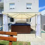 דירה Lux Sea Shell With Jacuzzi מאקרסקה