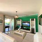 Lux Sea Shell With Jacuzzi *