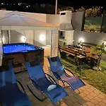 Lux Sea Shell With Jacuzzi דירה