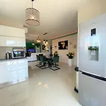 Lux Sea Shell With Jacuzzi דירה מאקרסקה