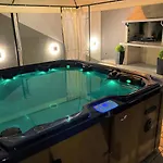 דירה Lux Sea Shell With Jacuzzi מאקרסקה