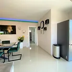 Lux Sea Shell With Jacuzzi דירה