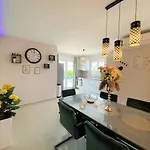 Lux Sea Shell With Jacuzzi דירה