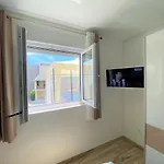 Lux Sea Shell With Jacuzzi *