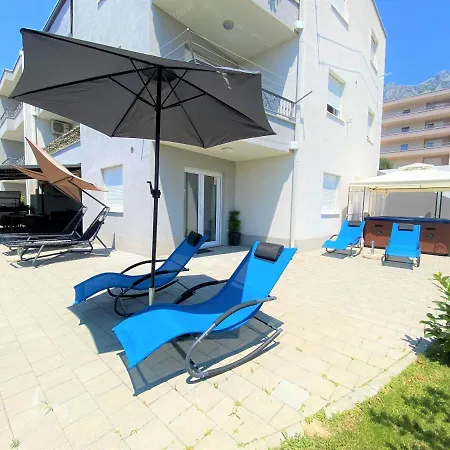 Lux Sea Shell With Jacuzzi *