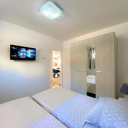Lux Sea Shell With Jacuzzi Makarska