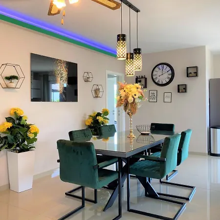 Lux Sea Shell With Jacuzzi