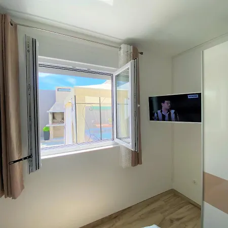 Lux Sea Shell With Jacuzzi *