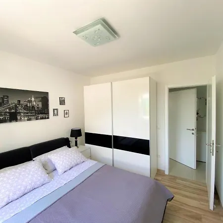 Lux Sea Shell With Jacuzzi *