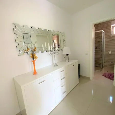 Lux Sea Shell With Jacuzzi Apartman *