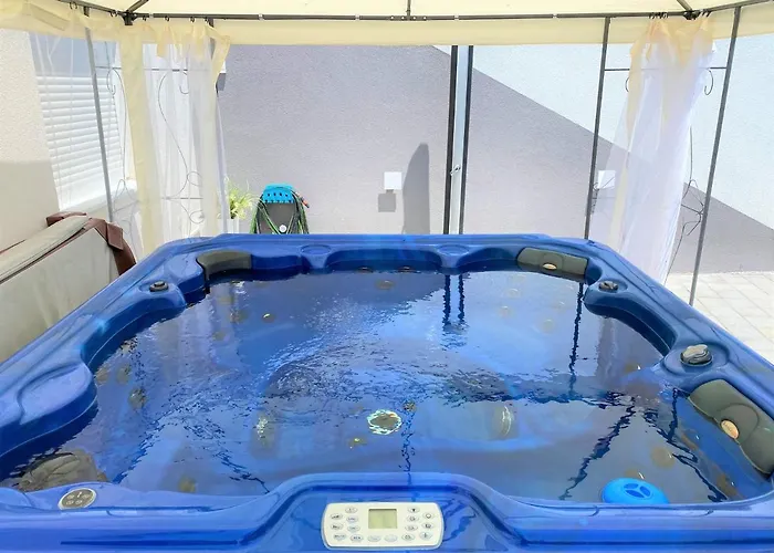 Lux Apartment Sea Shell With Jacuzzi Makarska