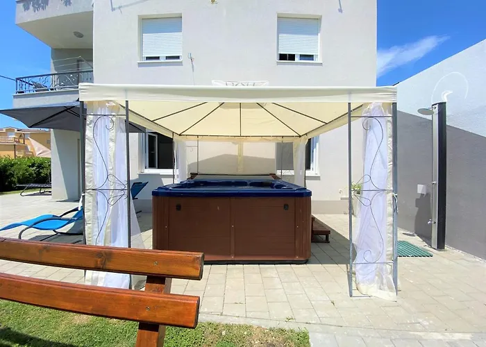 Apartment Lux Apartment Sea Shell With Jacuzzi Makarska