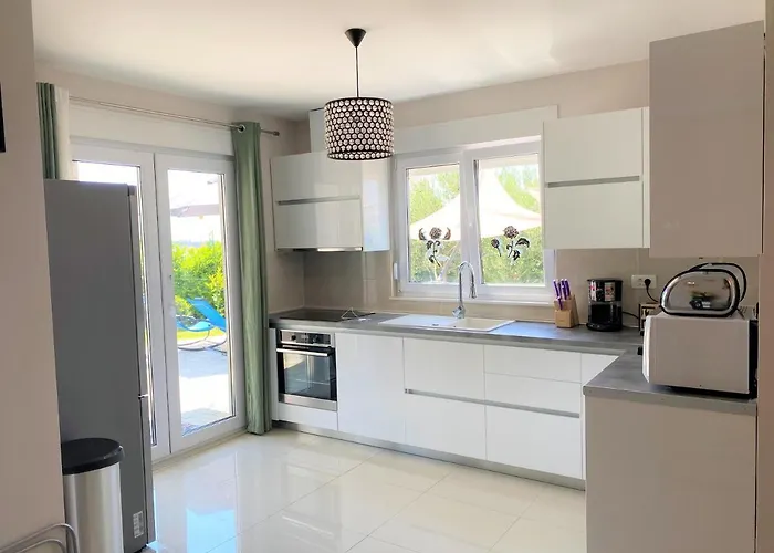 Lux Apartment Sea Shell With Jacuzzi Makarska