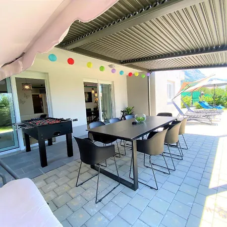 Lux Sea Shell With Jacuzzi *